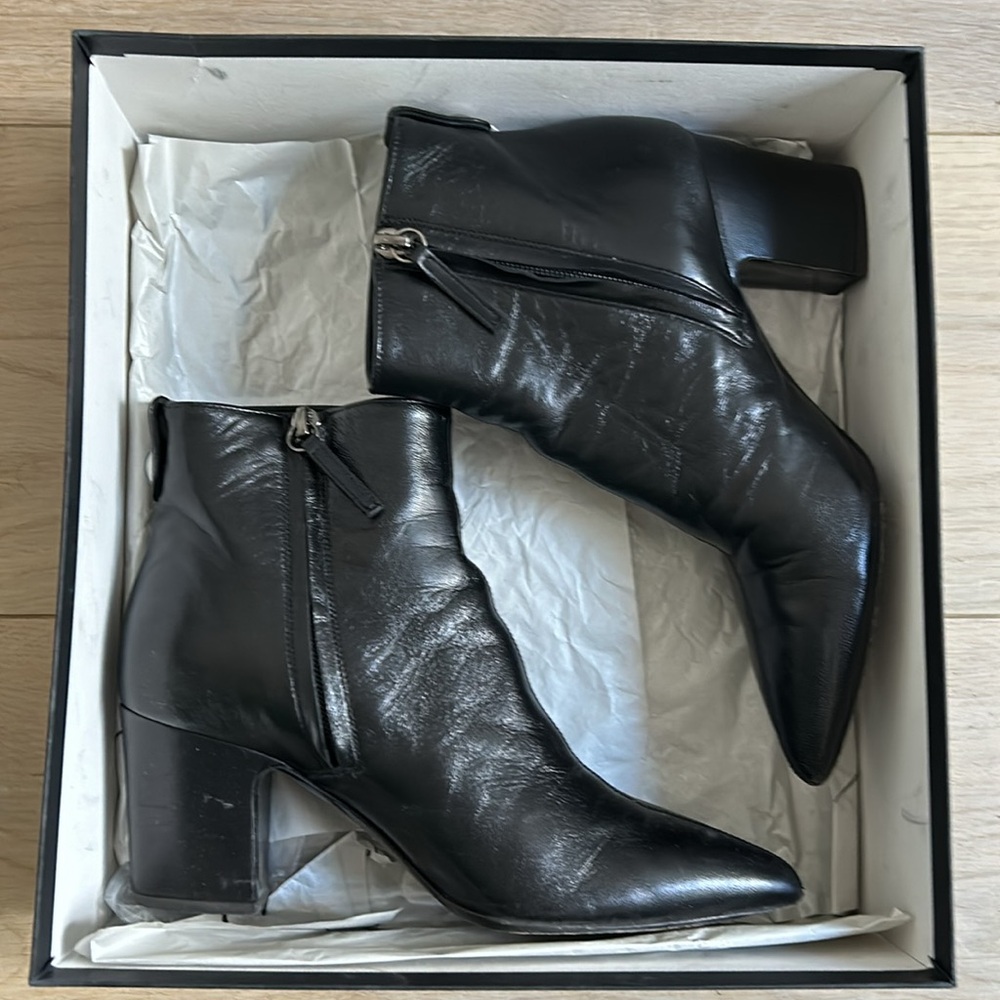 Giuseppe Zanotti Black Leather Ankle Boot with zipper closure